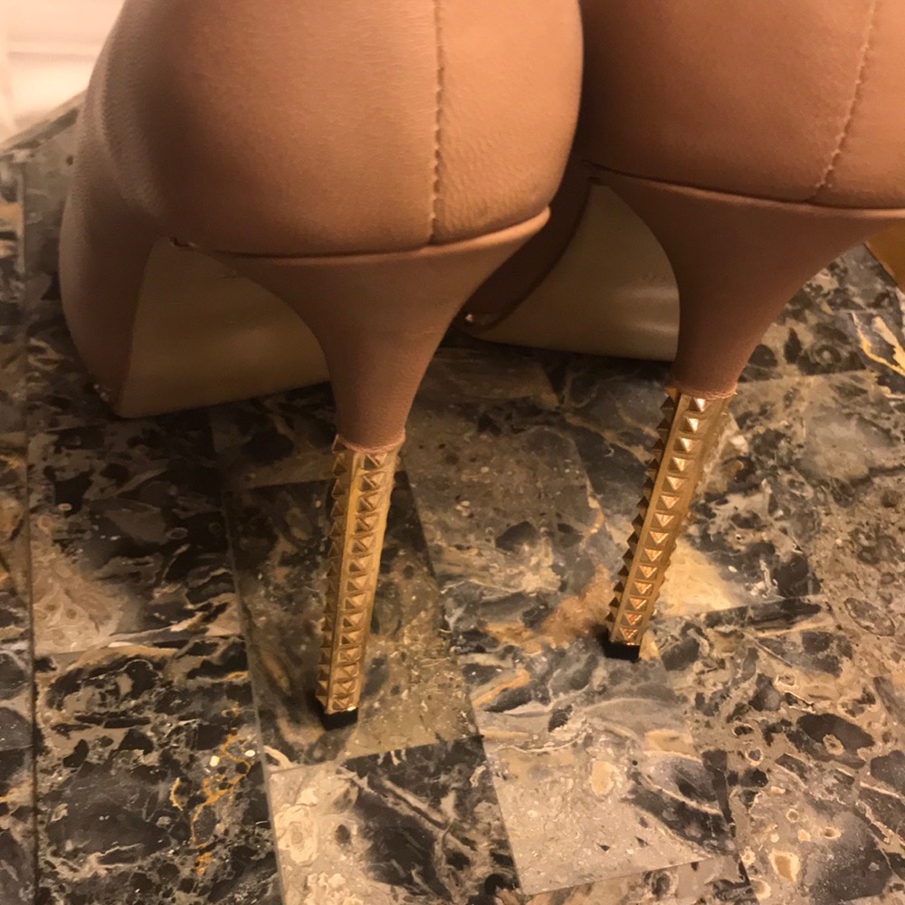 Gorgeous size 10 tan pumps